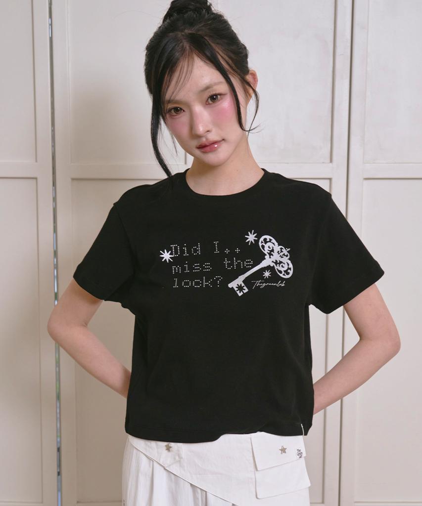 THE GREEN LAB Lettering Symbol Crop Short Sleeve T-Shirt [Black/Key]