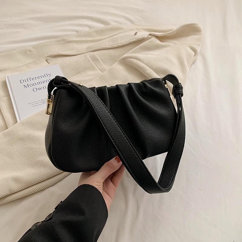 

Premium texture pleated cloud bag new women s bag popular messenger bag single shoulder armpit bag чёрный