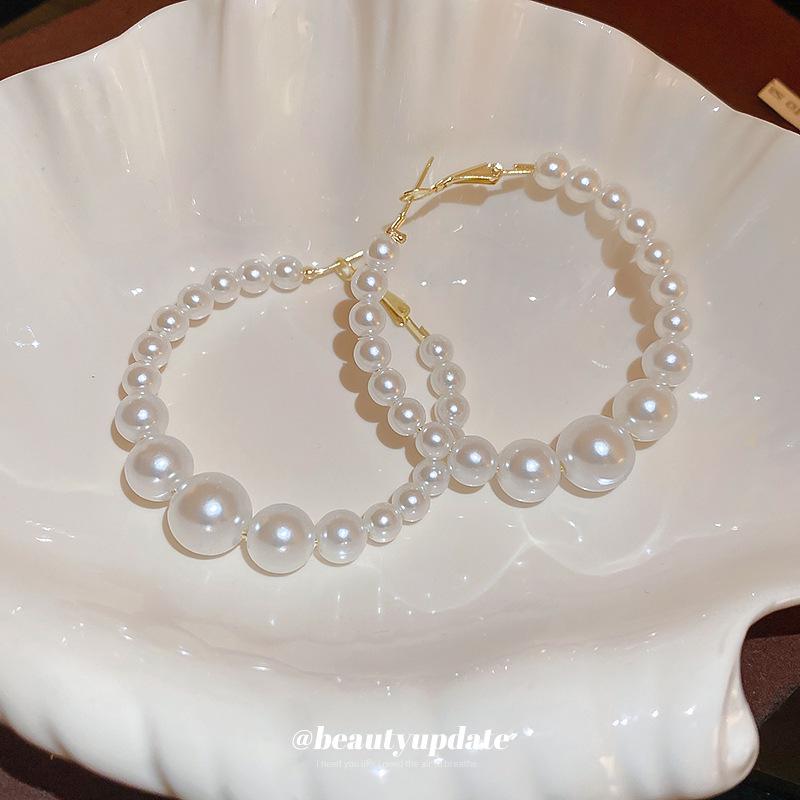 Silver Needle Irregular Pearl Earrings with Exaggerated European & American Design - Simple, Commuter, Niche Style.