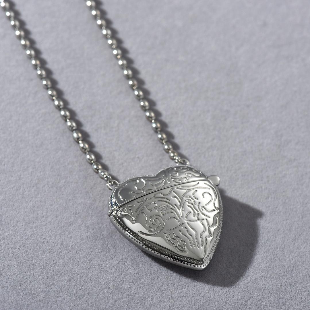 

Fashion Niche Designer Engraved Love Small Bag Metal Messenger Bag Long Chain Dual-Purpose Stackable Necklace Women