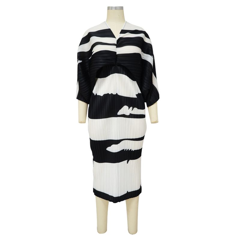 

Autumn New New V-neck Bat Sleeve Print Dress Print Dress Black and White All yards