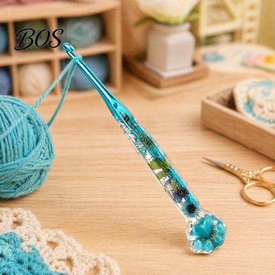 Resin Floral Crochet Hook Hook, Dried Flower Clear Handle Hand Sore Prevention Tool Metal Head with Beaded Wristlet for Arthritis Beginners