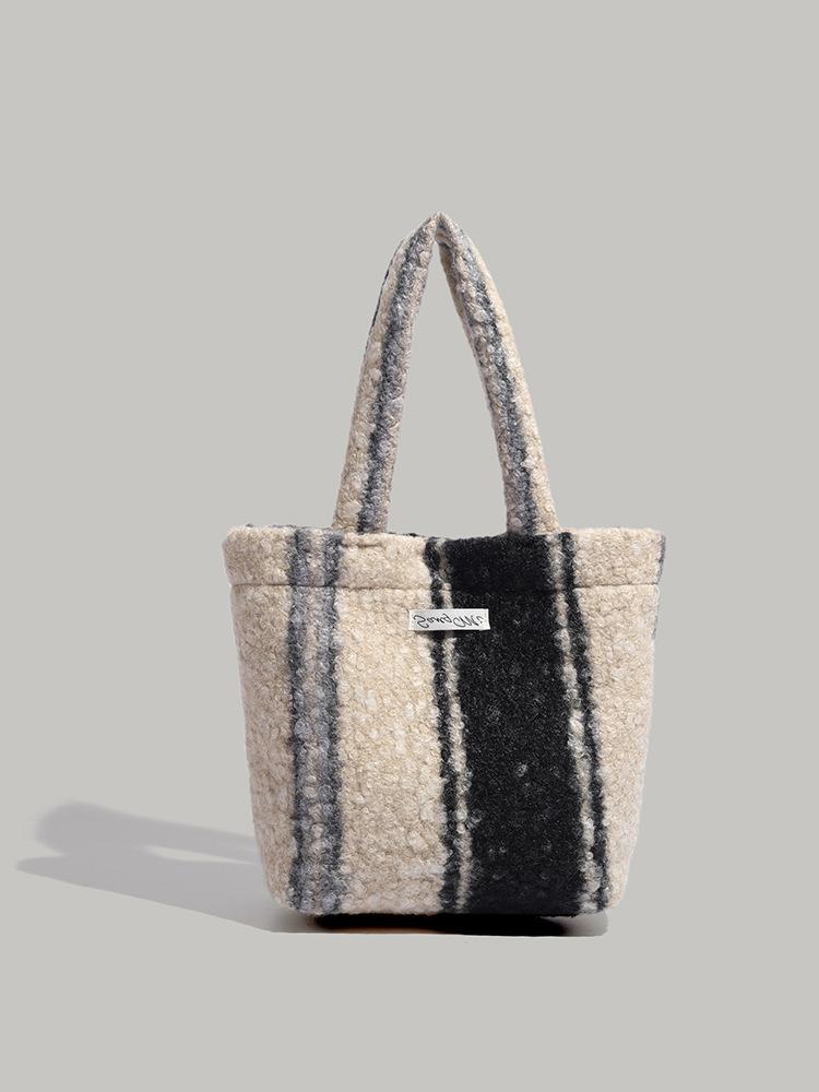 

Autumn and winter new cute circle woolen handbag bag portable storage small square bag handbag plush