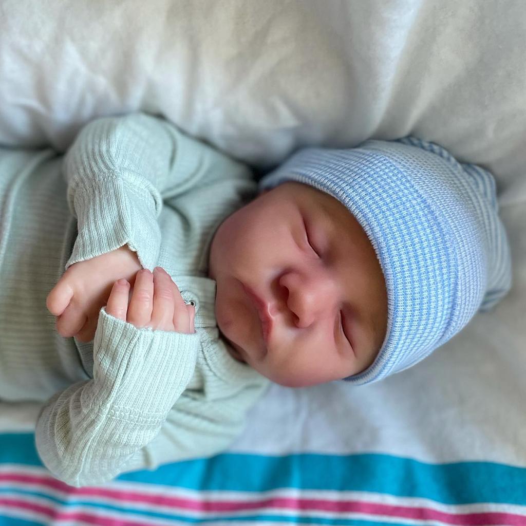 BZDOLL 19inch 48cm Vinyl Levi Asleep Reborn Baby Doll for Girl with 3D-paint Skin, Visible Veins and Soft Cloth Body Dress Up Art Toy Newborn