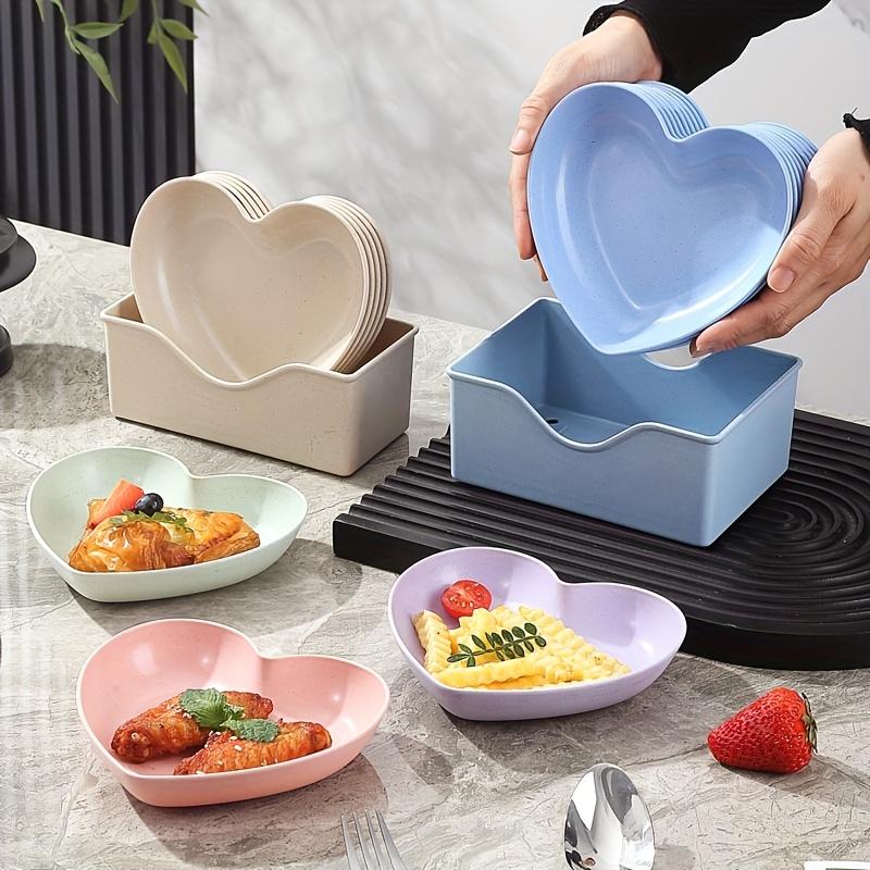 10Set of romantic heart-shaped plates, thick, durable, and reusable, suitable for cakes, donuts, chips, small breads, and afternoon tea snacks.