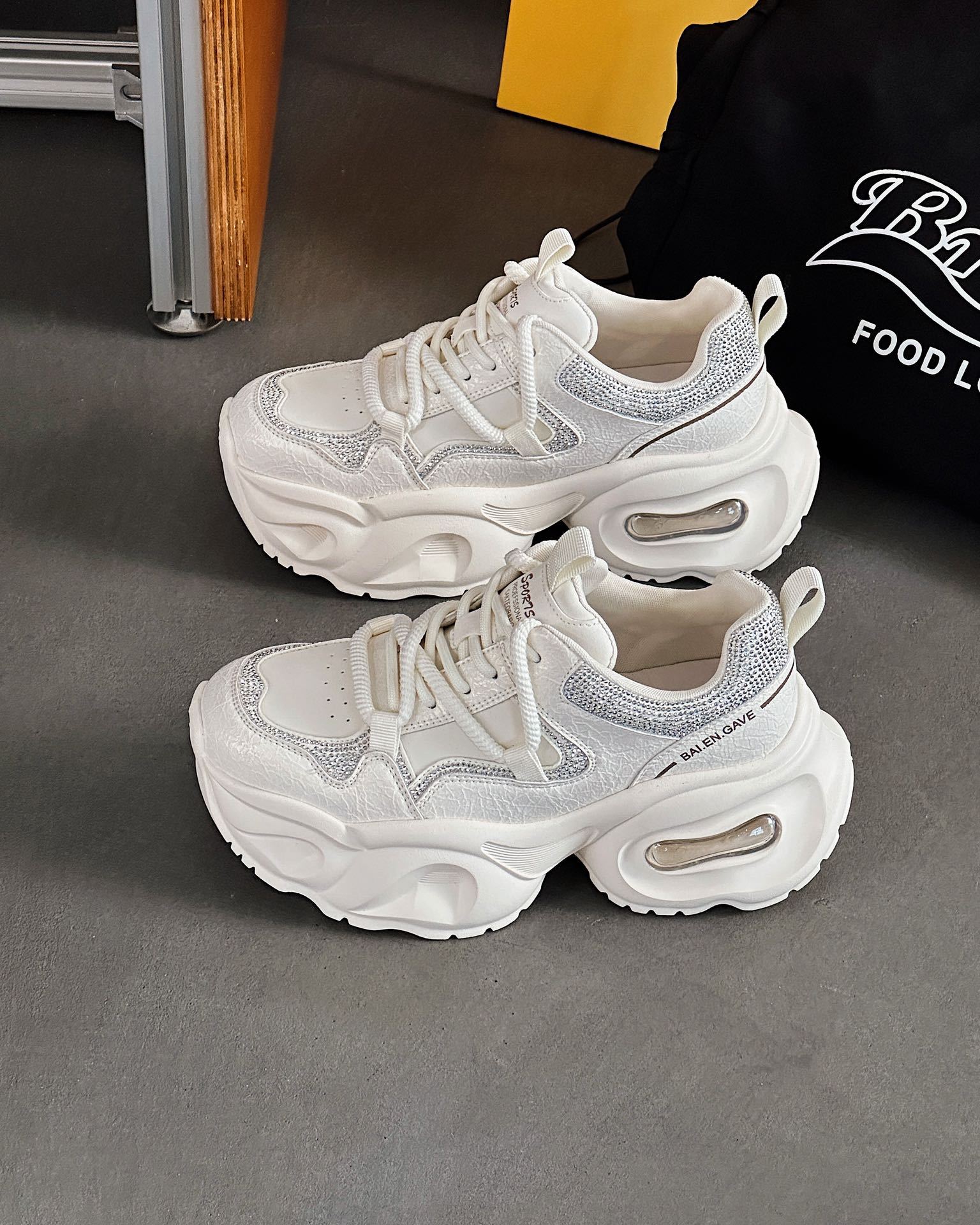 

Summer new women s shoes air cushion shock absorption casual sports shoes light and breathable junior high school students breathable running shoes 40