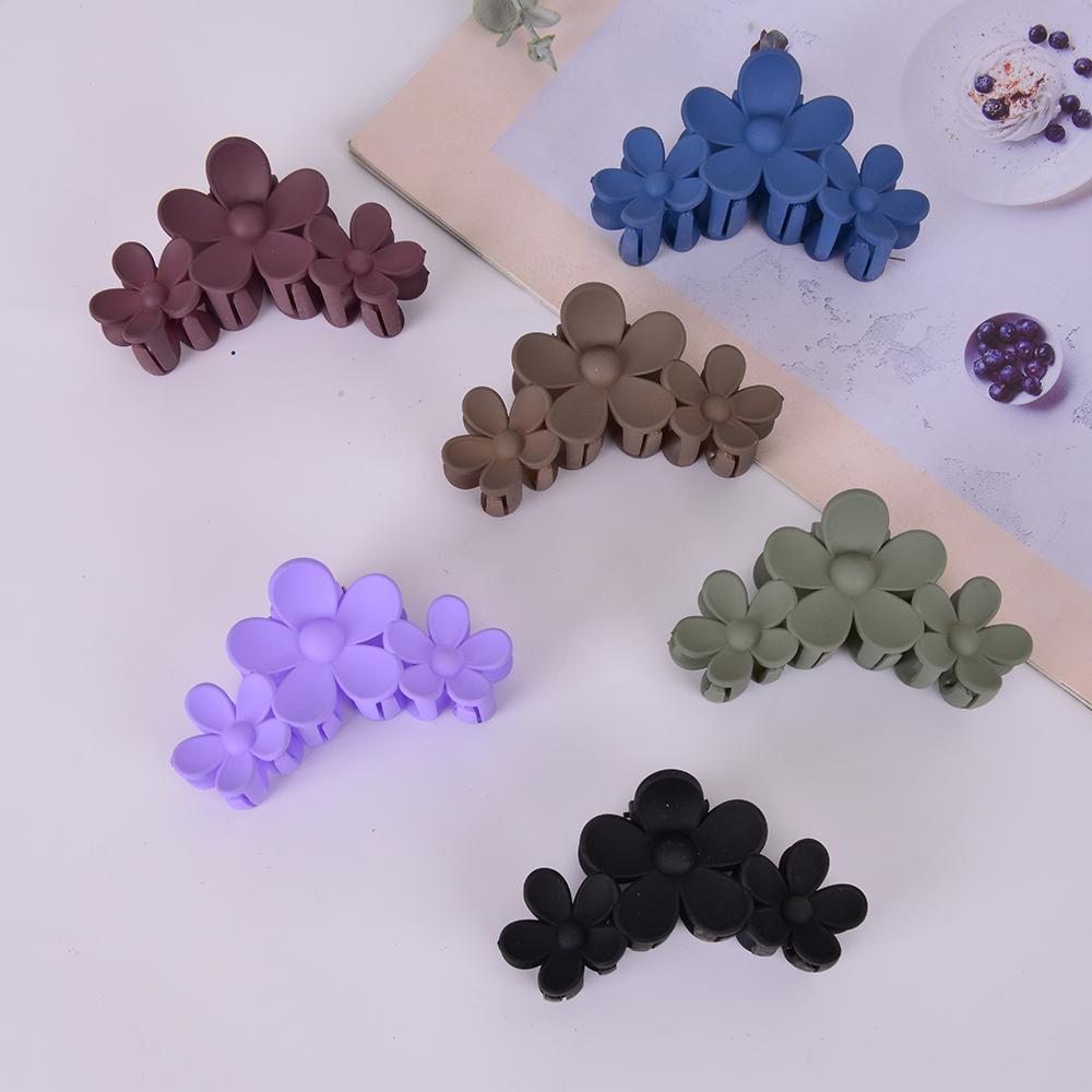 1pc Large Fashionable Simple Solid Color Latte Cross-border  New Three Flower Hair Clip Female Hair Accessory Hair Clip