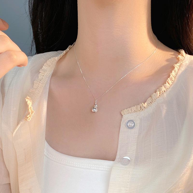 Small Fresh Bottle Necklace Designed By Female Minority, Fashionable and Cool Style Collar Chain