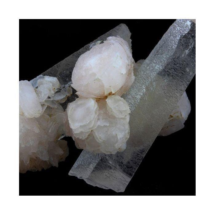 Pierres et Minéraux. Mangano Calcite + Quartz. 317.0 ct. Inner Mongolia, Chine.