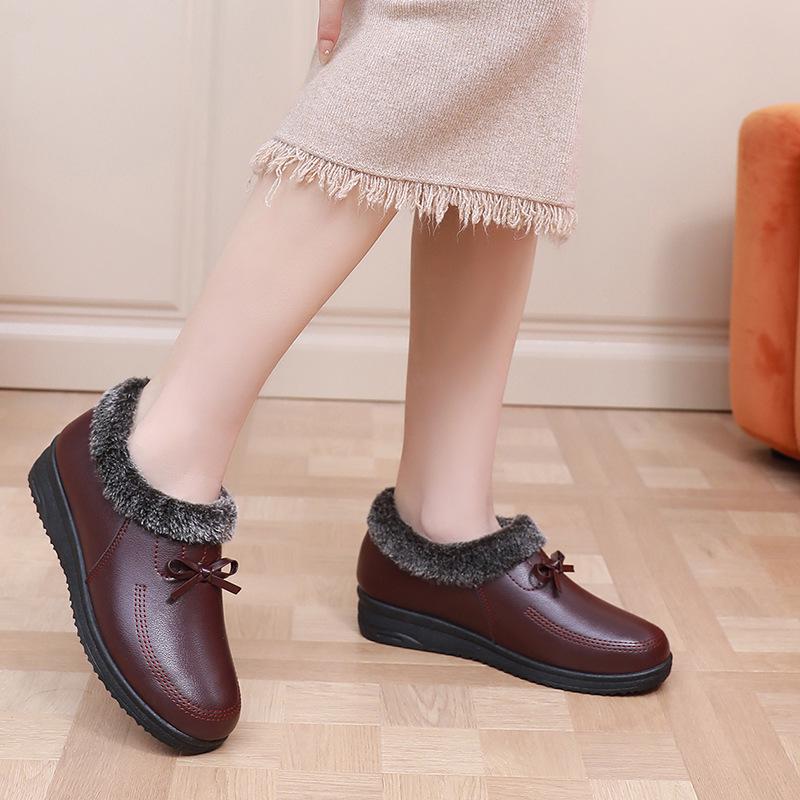 Teplé zimní dámské kožené boty s protiskluzovou podrážkou a plyšovou podšívkou pro seniory