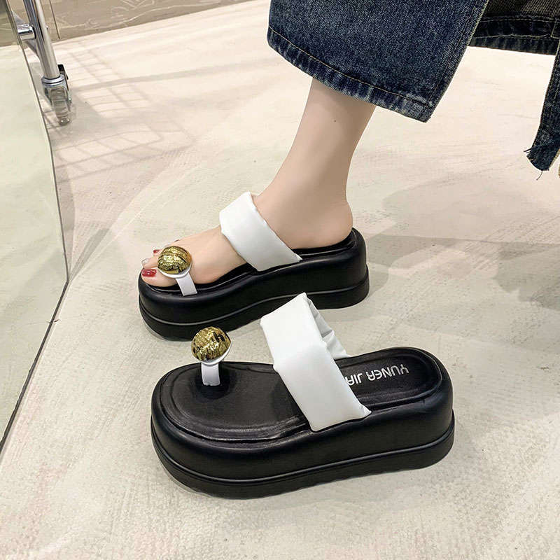 Niche Metal Buckle Cover Toe Thick-soled Slippers Women's 2025 Korean Version of the New Casual Foot-pinching Herringbone Beach Cool Slippers