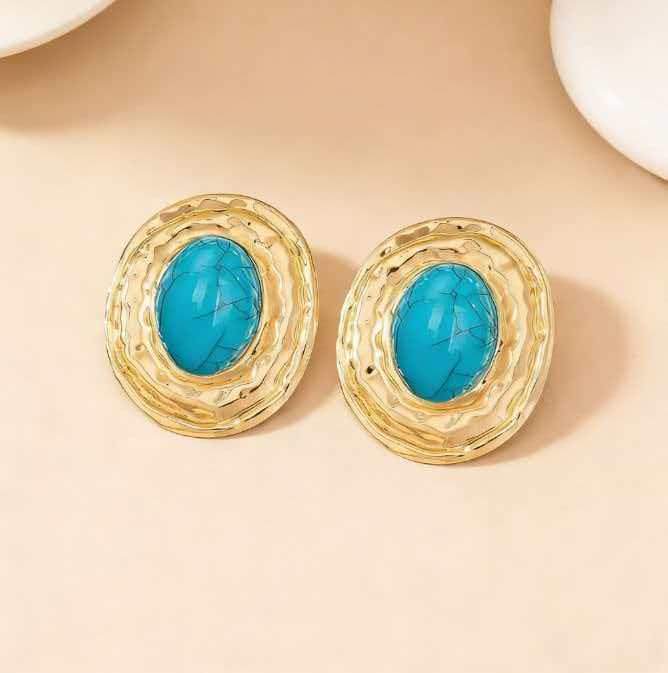 Elegant Oval Pearl Earrings: Light Luxury Design for Women