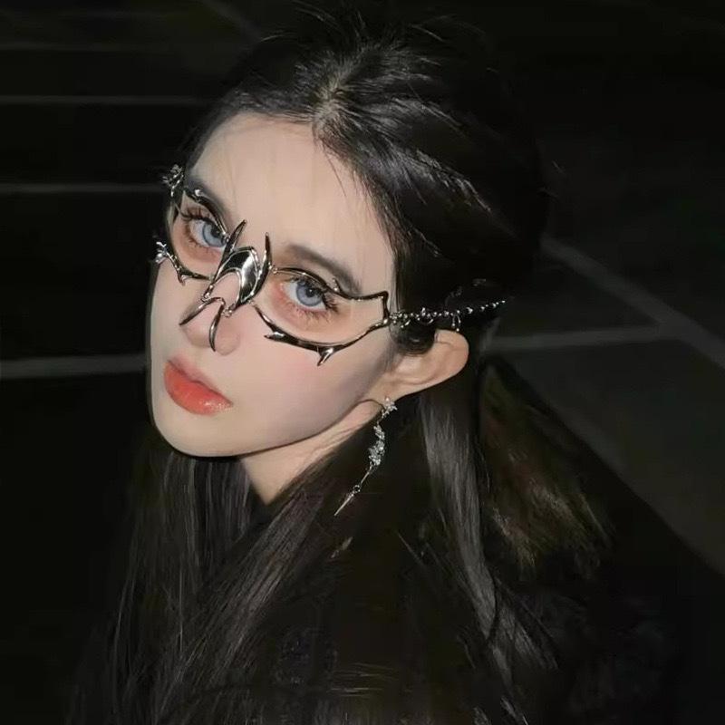 Cyberpunk Metal Mask Female Niche Senior Nose Accessories Male Y2K Mechanical Wind Halloween Cos Mask Face Chain