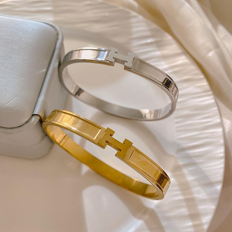 Trendiges europäisches & amerikanisches Buchstaben-Glattarmband - Vielseitiges High-End-Modedesign