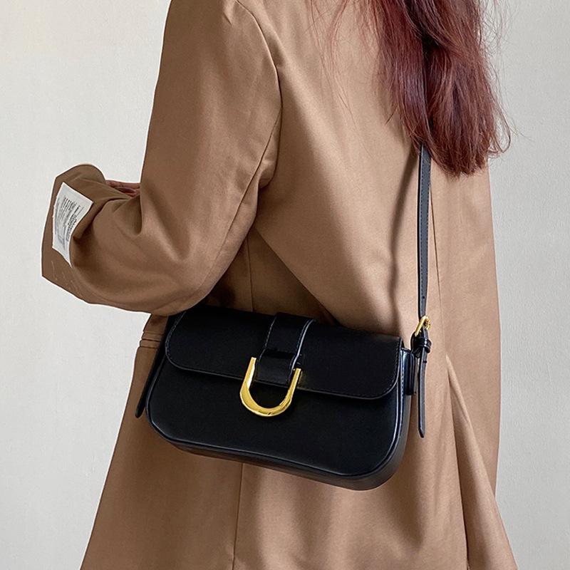 Premium Shoulder Messenger Bag Women'S Versatile Retro Burgundy Horseshoe Buckle Handheld Underarm Bag Women
