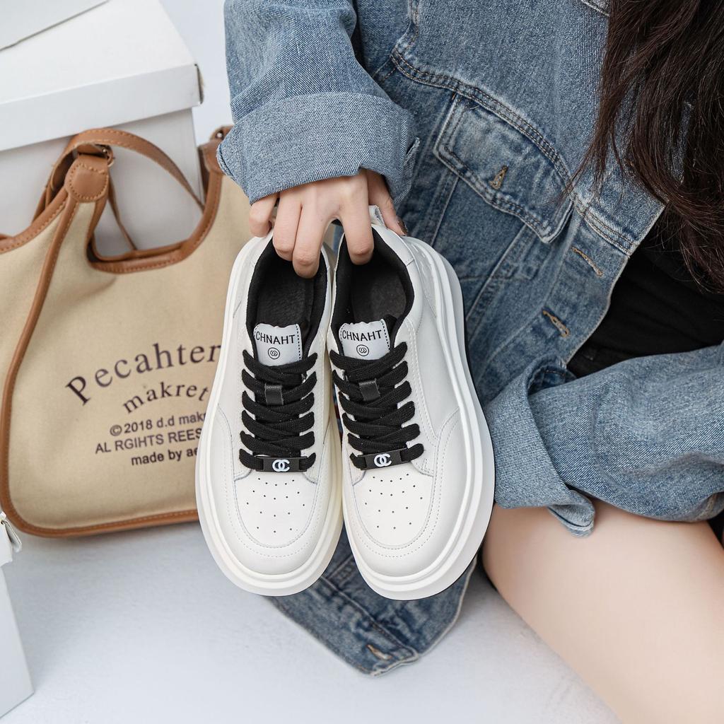 Thick-soled versatile bread Xiaoxiangfeng board shoes, new leather little white shoes in the spring of 25 years, women's sports and leisure height-i