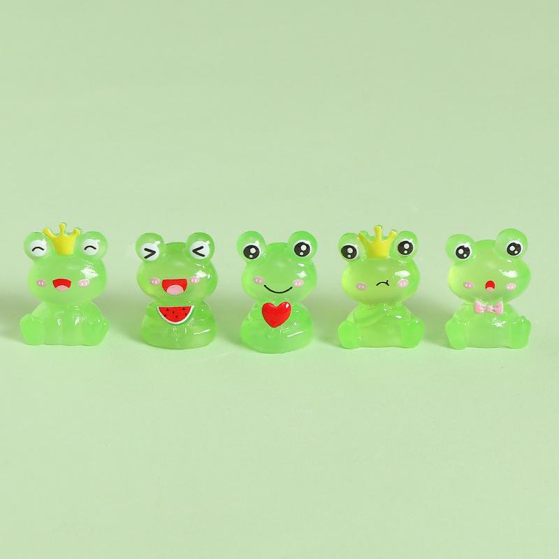 

5 шт./набор 3D Светящаяся смола Лягушонок-принц Милая фигурка Микро-ландшафт Креативное украшение для рабочего стола/автомобиля DIY Орнаменты