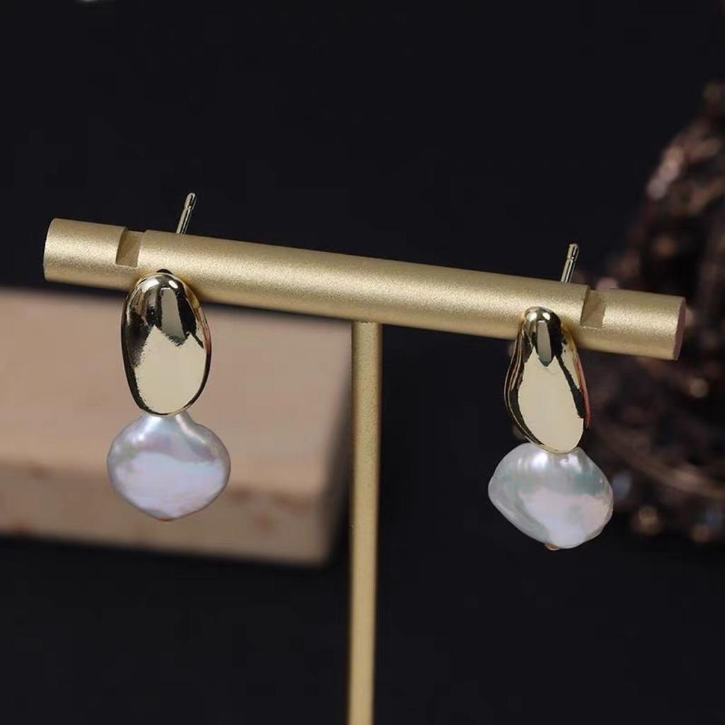 Premium retro celebrity temperament stud earrings irregular special-shaped natural baroque natural freshwater pearl earrings