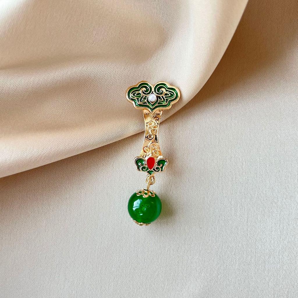 Chinese retro metal three-dimensional relief fringed jade ruyi brooch court style clothing brooch