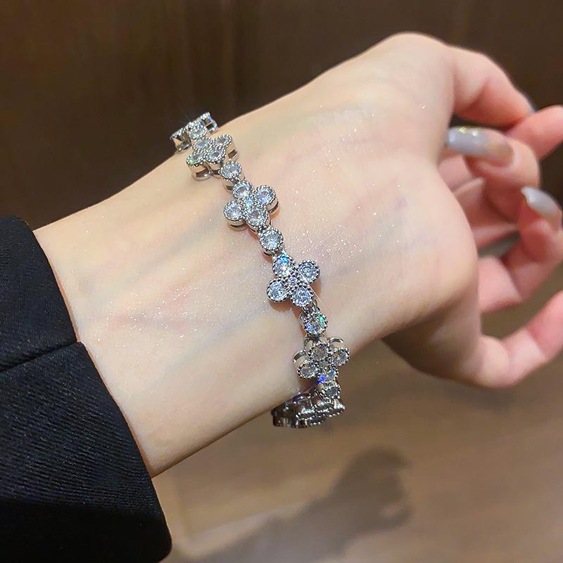 Korean Zircon Flower Rhombus Bracelet - Exquisite, Versatile, Light Luxury Jewelry