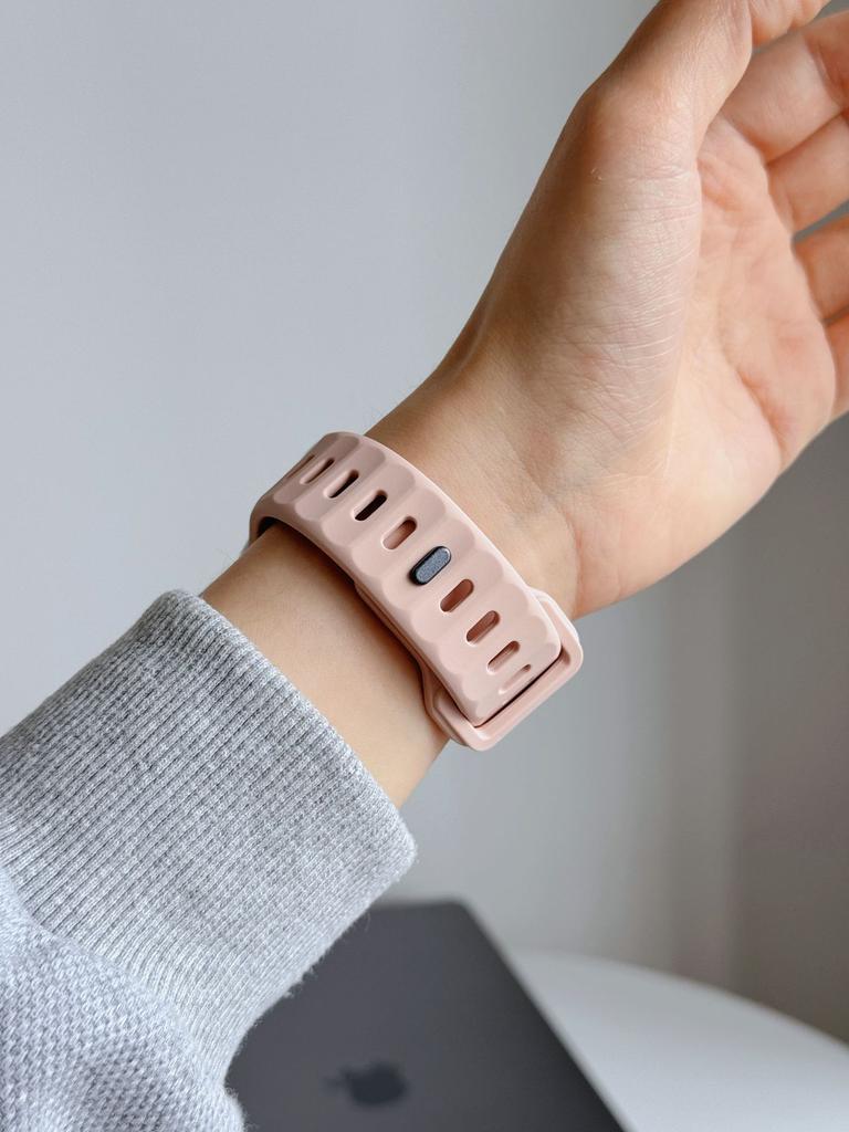 For Watch 9/8/7/SE Beveled Striped Silicone Gel Watch Band with Pin Buckle Sports-Style
