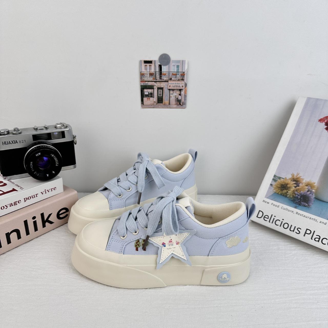 

Маффины на толстой подошве, вышитые звездами, женские, новая мода 2025, универсальные, увеличивающие рост и стройнящие спортивные и повседневные кеды 40 синий