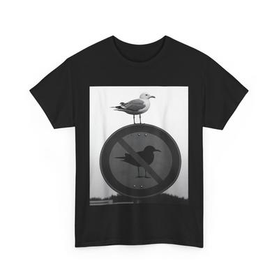Grappige Meeuw Die Regels Trotseert Rebellievogel Op Verboden Bord T-shirt Heren Dames T-shirts Top