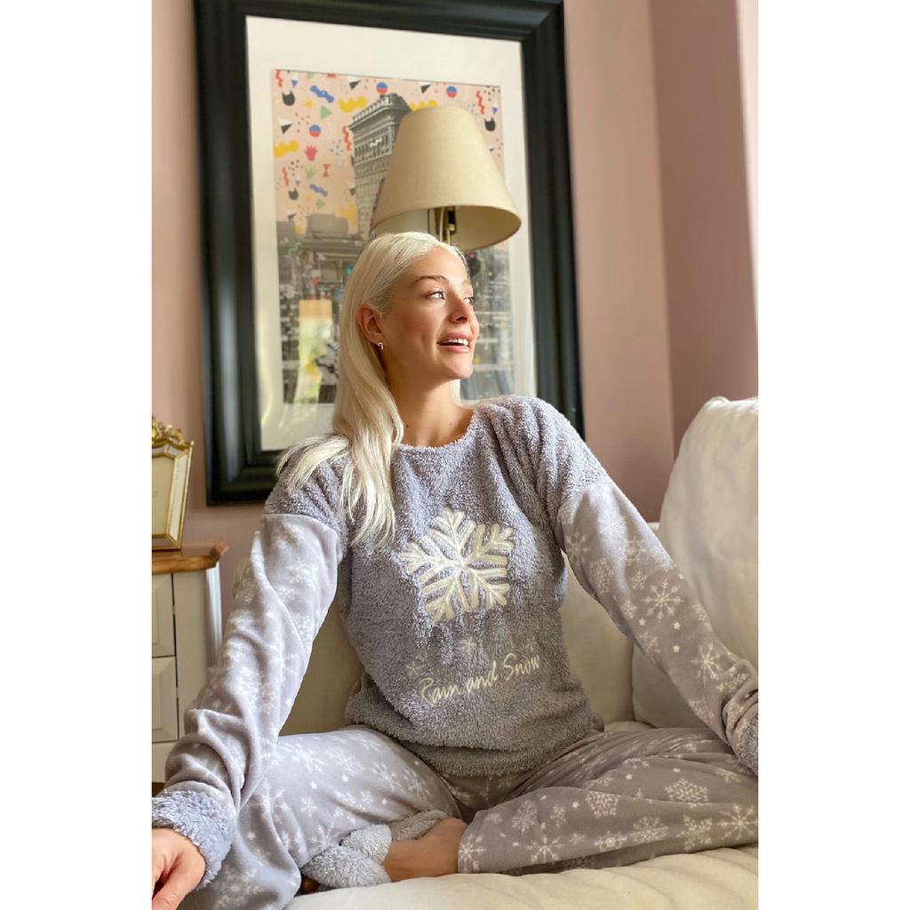 Set pigiama in peluche con motivo fiocchi di neve da donna