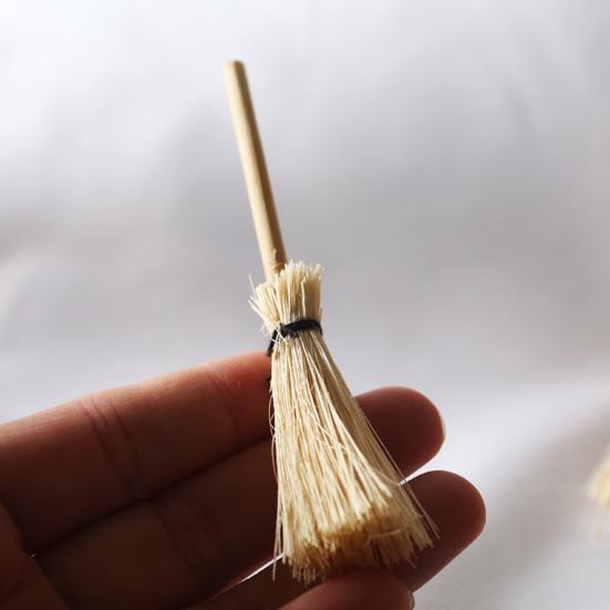 2Pcs Dollhouse Broom Fine Workmanship Handmade Portable Miniature Mini Craft Broom Dollhouse Accessories
