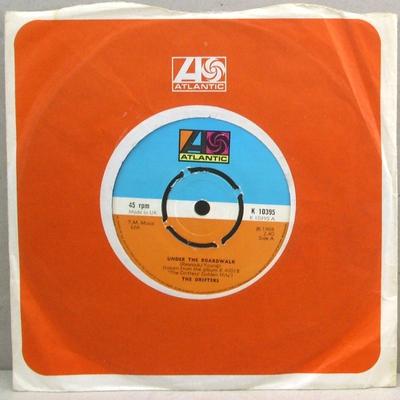 7inch Record DRIFTERS - Under The Boardwalk K10395 Atlantic 1974 UK Soul/Funk Used