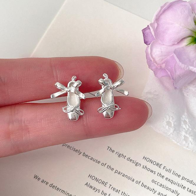 

Серьги-гвоздики в виде балетных туфель Женская мода Легкие роскошные нишевые вечерние игривые серьги