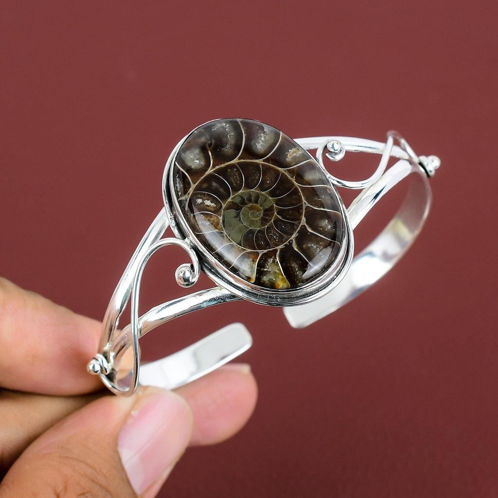 Bransoleta z skamieniałością amonita Srebro próby 925 Otwarta bransoleta Regulowana bransoleta Bransoleta z kamieniami szlachetnymi Ręcznie robiona biżuteria z amonitów Prezenty dla mamy