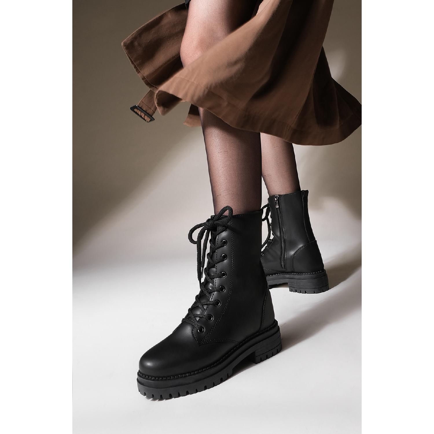 

Женские ботинки на молнии на шнуровке с зубчатой ​​подошвой Celare Black