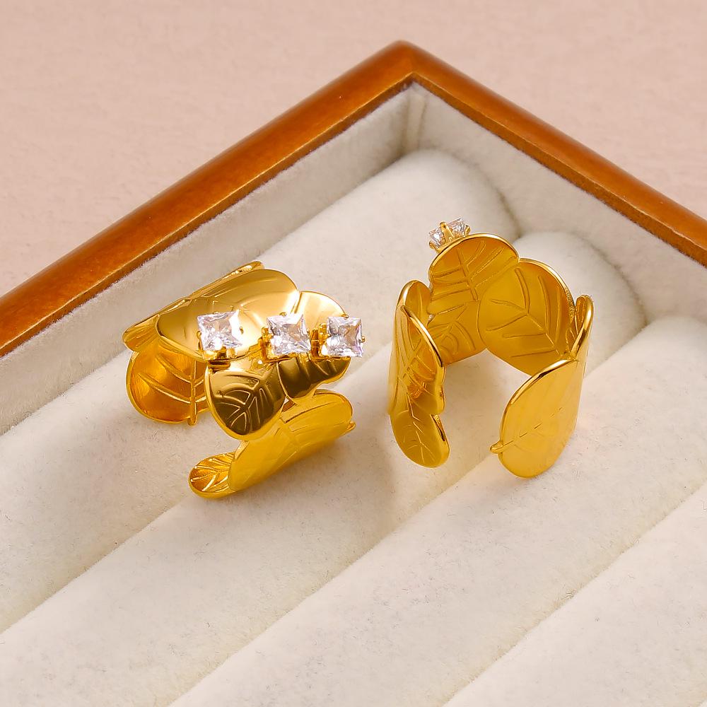 YueShi Luxury Zircon Leaf Ring - European & American Design, Versatile, Elegant, Cross-border Style.