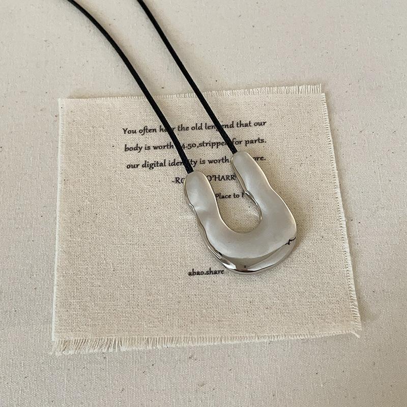 U-Shaped Water Drop Metal Pendant, Black Rope Necklace, Simple Versatile Neck Chain, Sweater Chain.