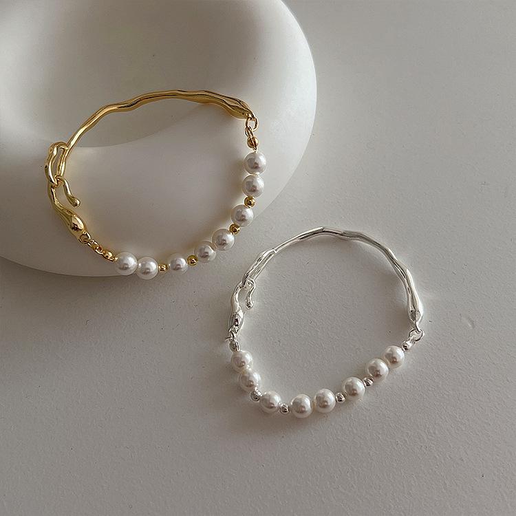 Retro Irregular Metal Pearl Bracelet - Women's Fashionable, Versatile Bangle