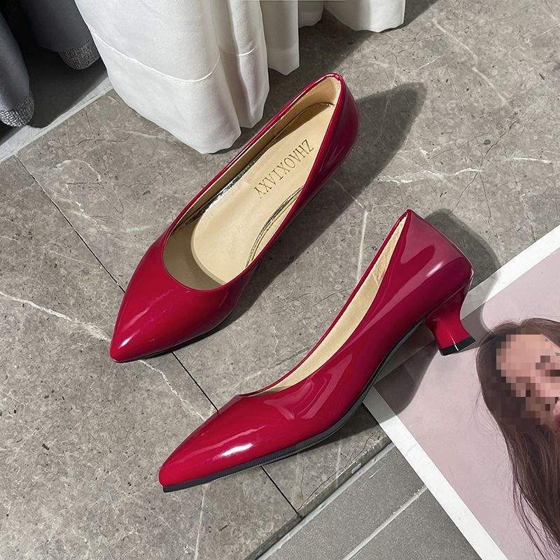 

Cat heel small red shoes wedding shoes spring and autumn low heel 3CM thin heel bright leather single shoes women s wine glass and pointed banquet w 40 красный