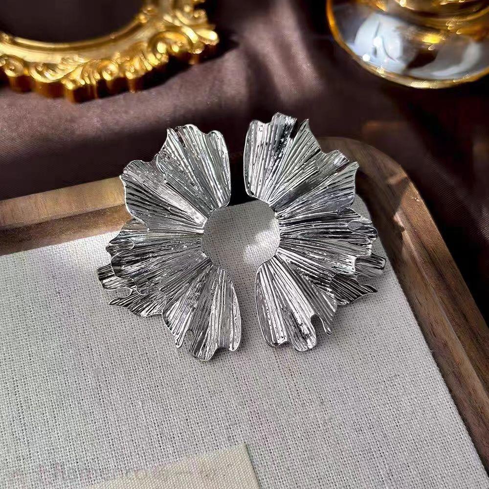 Vintage Big Leaf Shaped Stud Earrings for Women Gold Silver Color Exaggerated Metal Flower Posting Earringss Punk Jewelry Gift