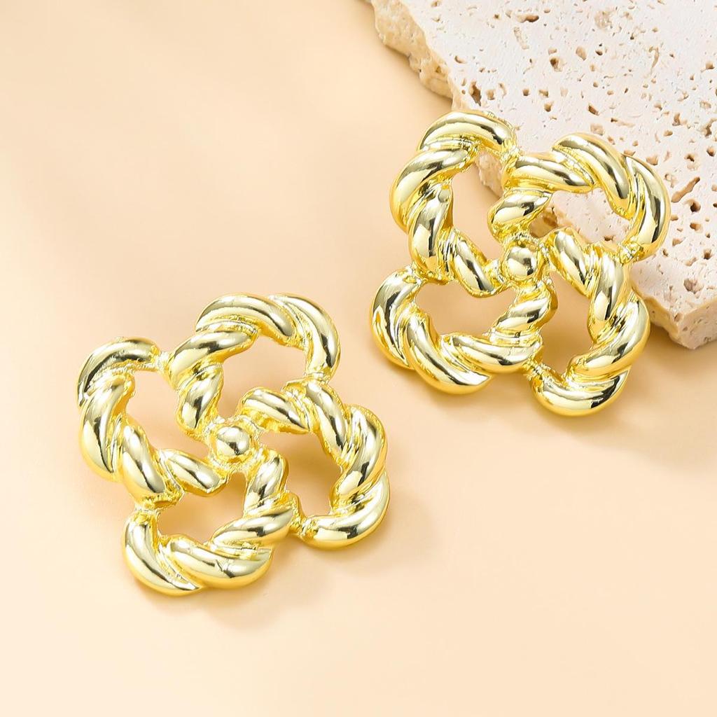 European and American Style Twisted Alloy Flower Earrings - Women's Fashion Jewelry