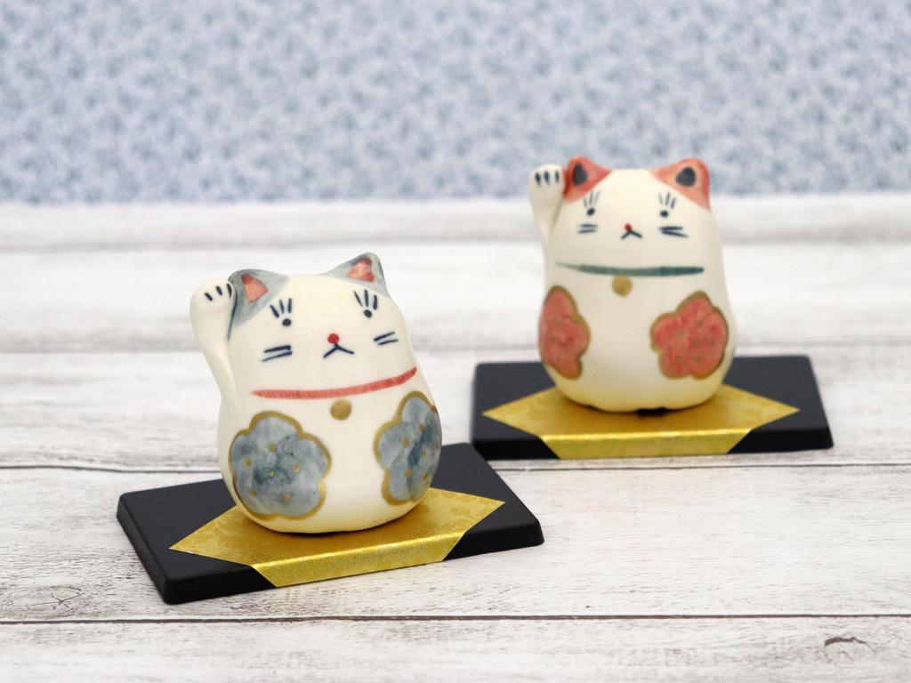 Craftsman House Good Luck Made In Japan Hand-painted Maneki-neko (Red Flower)