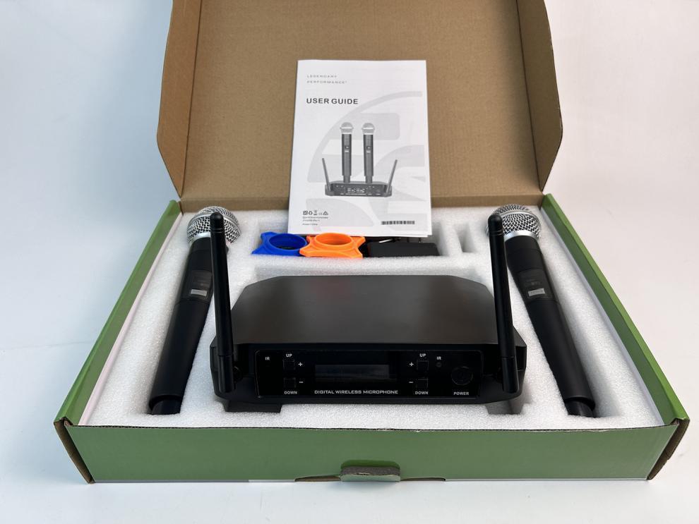 7Recordio GAW-GLXD4 Wireless Dual Microphone Set for Stage Performance