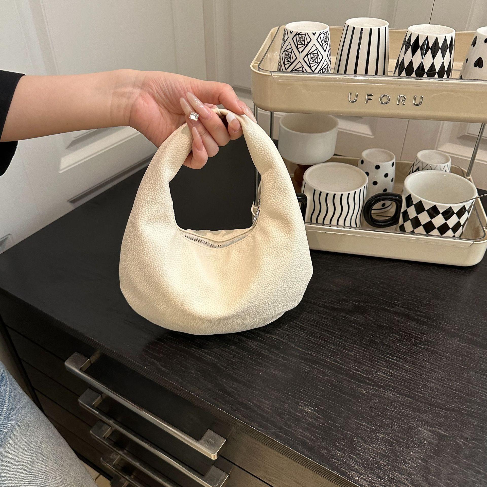 

Niche design leather bag~ soft texture waxy crescent bag handbag