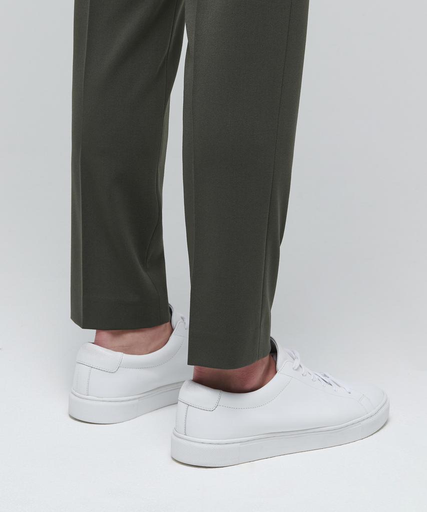 MUSINSA STANDARD Lightweight Skinny Hidden Elastic Waist Crop Slacks [Dusty Khaki]