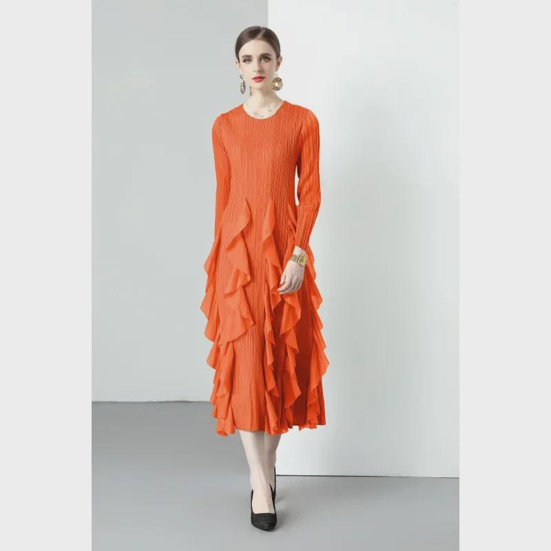 Miyake 2024 Plisowana sukienka z falbaną: Okrągły dekolt, Długie i krótkie rękawy, Wysoki stan, Wąski krój, Elegancki design