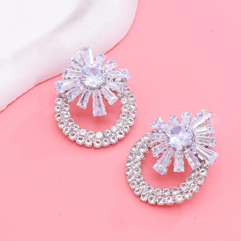 Elegant Dazzling Rhinestones Stud Earrings And Pendant Necklace Set Lightweight Alloy Jewelry For Party Or Daily Wear