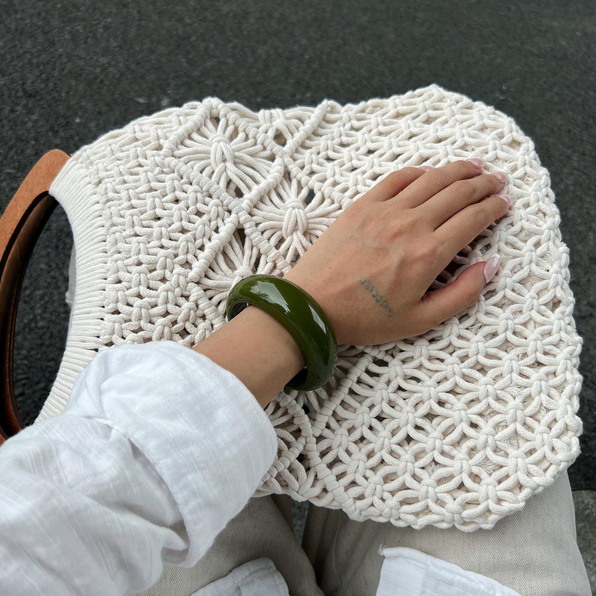 

Набір смоляних кілець у ретро вуличному стилі та гладкий відкритий браслет