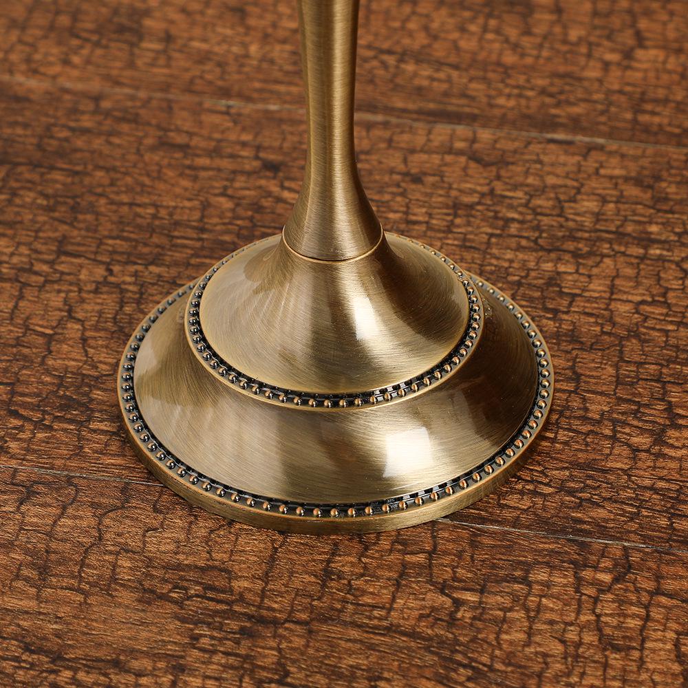 European Retro Triple-Head Candlestick for Candlelight Dinners and Home Decoration