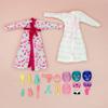 Handgefertigter Bademantel für 11,5 Zoll/30 cm Puppen Niedliche Mini-Artikel Gesichtsmasken-Haarschmuck-Set Miniaturspielzeug für Mädchen Spielset