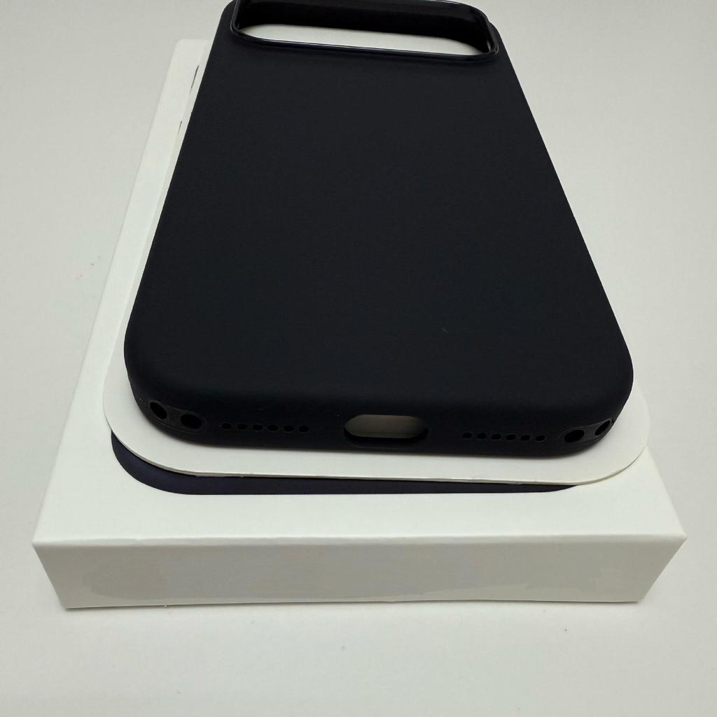 Liquid Silicone Soft Case for iPhone 17 Pro Max - Solid Color, Anti-Fall Protective Shell.