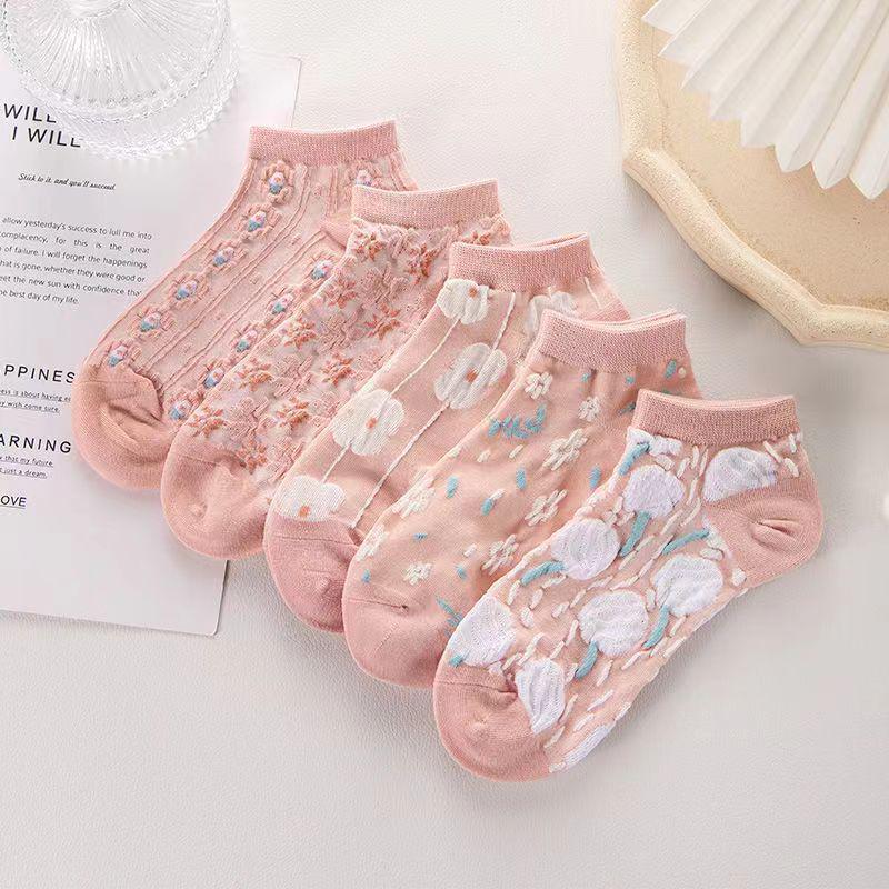 "Urocze białe skarpetki do kostki z misiem chmurką na wiosnę i lato dla kobiet"